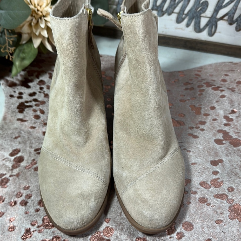 Tom’s suede leather booties